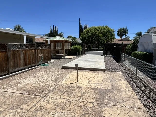 ENTERTAINING BACKYARD AREA