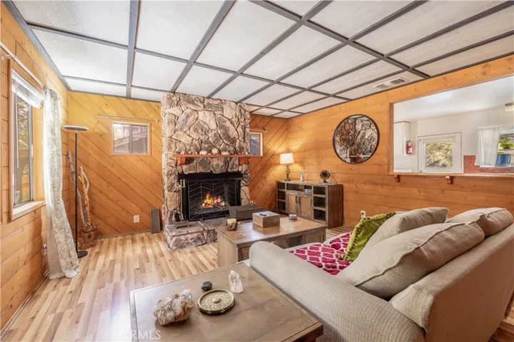 593 Wabash, Sugarloaf, California 92386