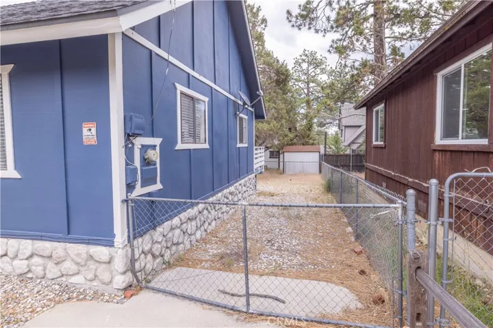 593 Wabash, Sugarloaf, California 92386