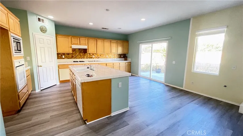 6521 Thistledown Street, Eastvale, California 92880