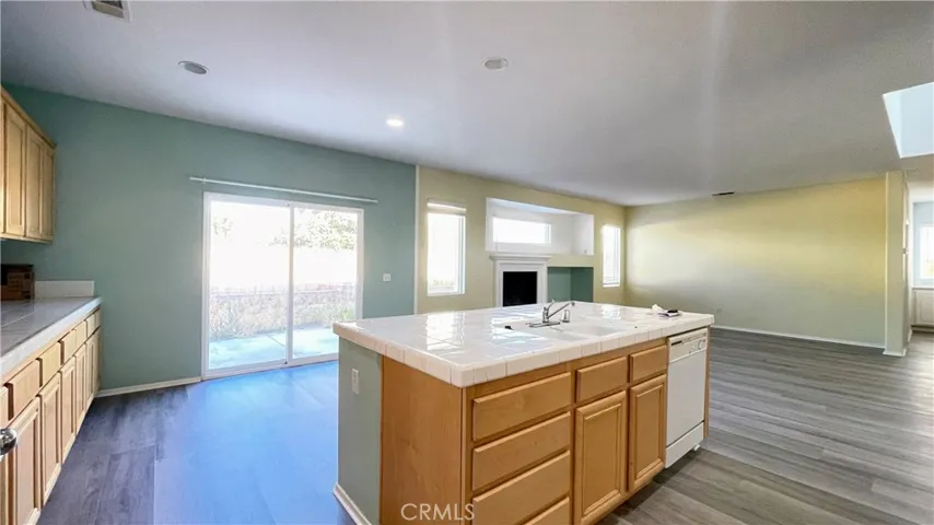 6521 Thistledown Street, Eastvale, California 92880