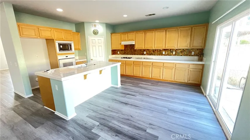 6521 Thistledown Street, Eastvale, California 92880