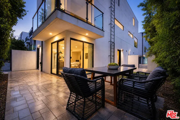 11614 Colfax Meadow Lane, Studio City, California 91604