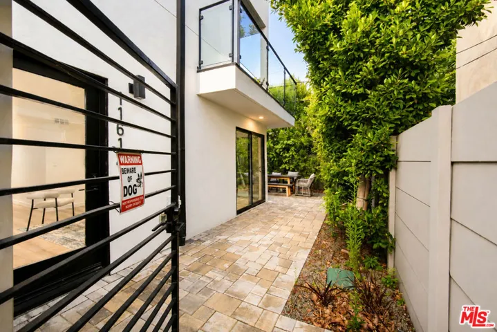 11614 Colfax Meadow Lane, Studio City, California 91604