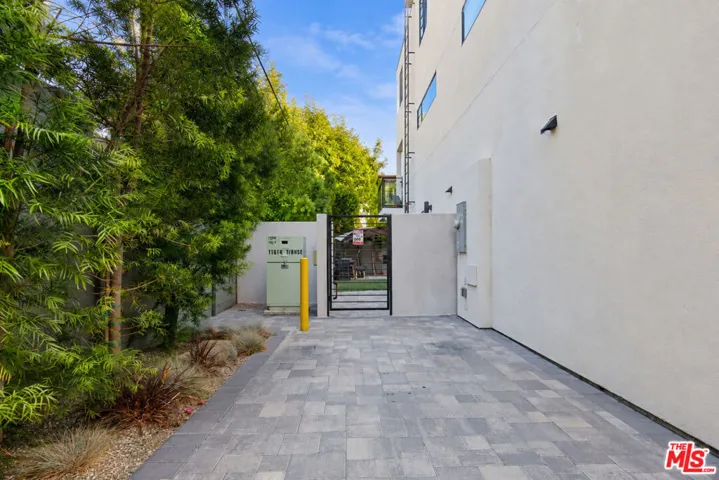11614 Colfax Meadow Lane, Studio City, California 91604