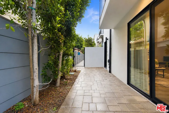 11614 Colfax Meadow Lane, Studio City, California 91604