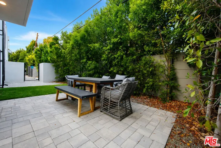 11614 Colfax Meadow Lane, Studio City, California 91604