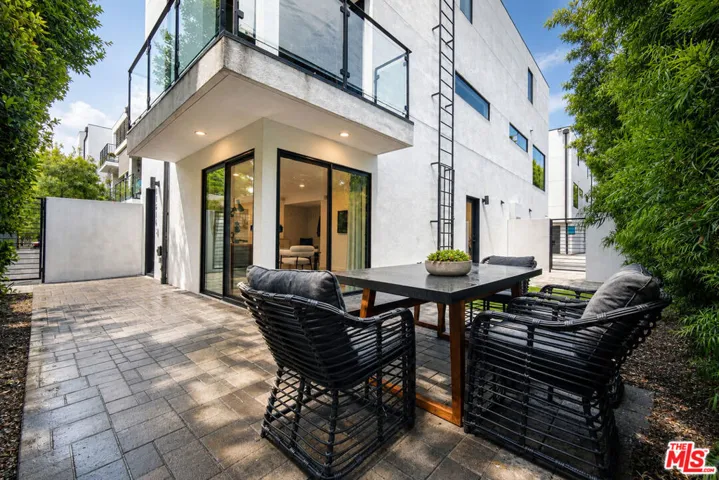 11614 Colfax Meadow Lane, Studio City, California 91604