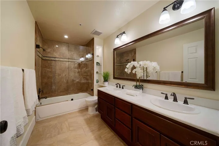 Upstairs Secondary Bathroom