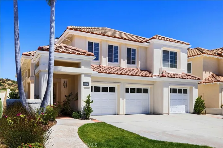 Welcome to 6627 E Pinnacle Pointe in Orange
