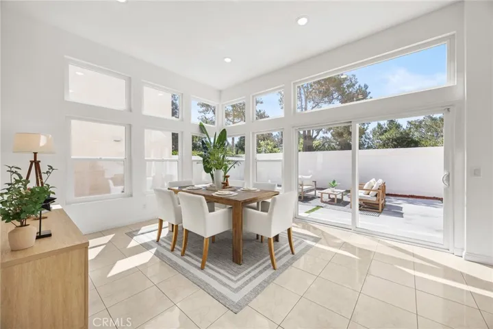 Dining room/Sunroom
