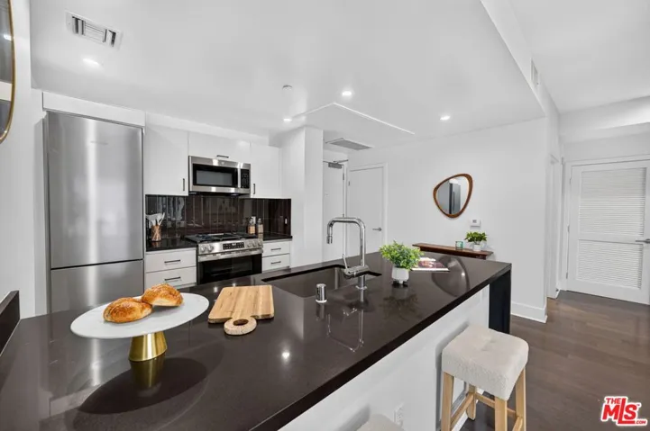 1700 Sawtelle Boulevard 8, Los Angeles, California 90025