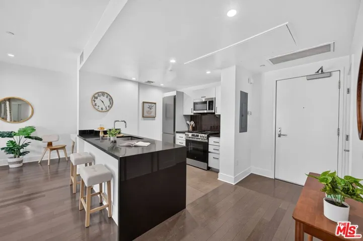 1700 Sawtelle Boulevard 8, Los Angeles, California 90025