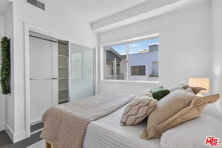 1700 Sawtelle Boulevard 8, Los Angeles, California 90025
