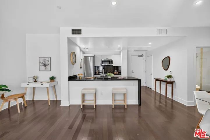 1700 Sawtelle Boulevard 8, Los Angeles, California 90025