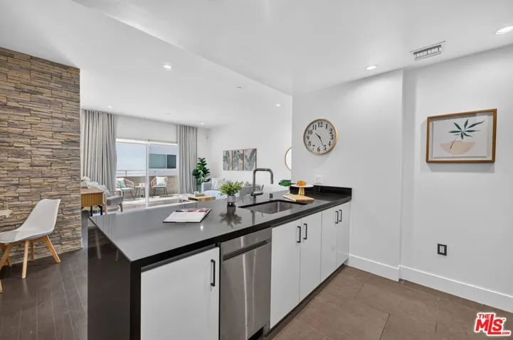 1700 Sawtelle Boulevard 8, Los Angeles, California 90025