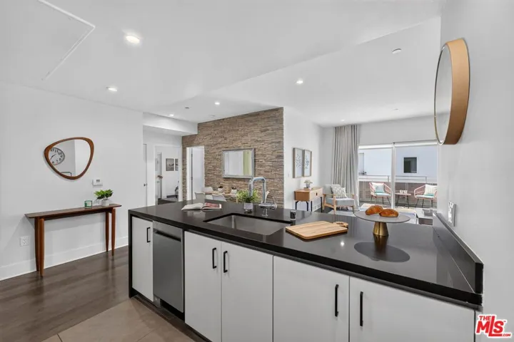 1700 Sawtelle Boulevard 8, Los Angeles, California 90025