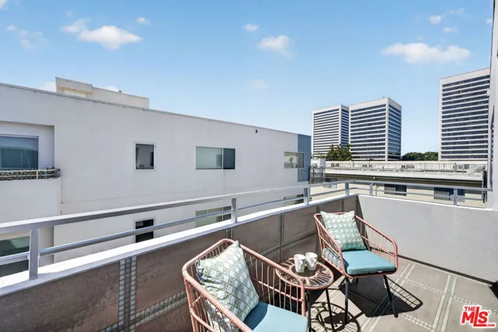 1700 Sawtelle Boulevard 8, Los Angeles, California 90025