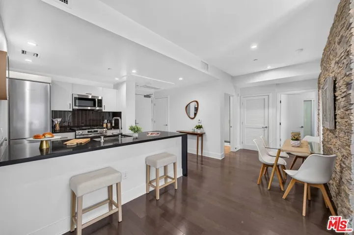 1700 Sawtelle Boulevard 8, Los Angeles, California 90025