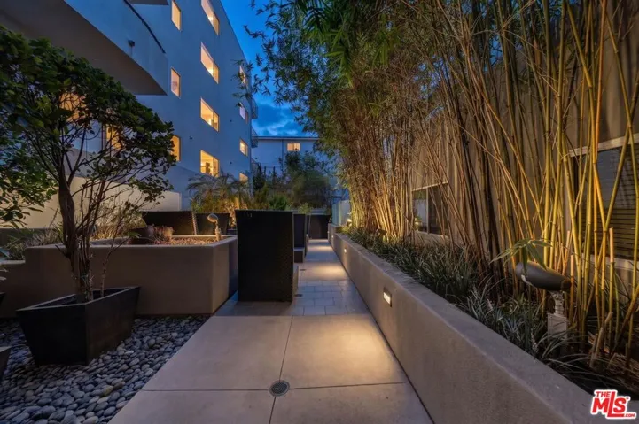 1700 Sawtelle Boulevard 8, Los Angeles, California 90025