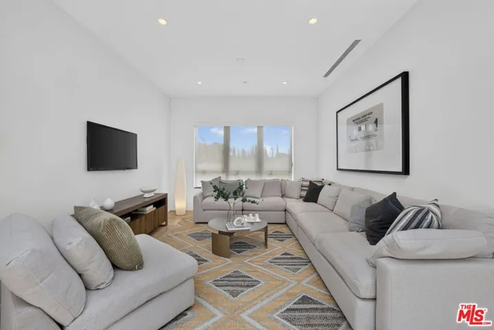 6356 W 5th Street, Los Angeles, California 90048