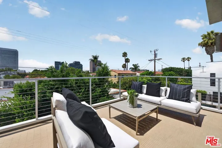 6356 W 5th Street, Los Angeles, California 90048