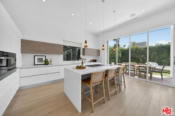 6356 W 5th Street, Los Angeles, California 90048