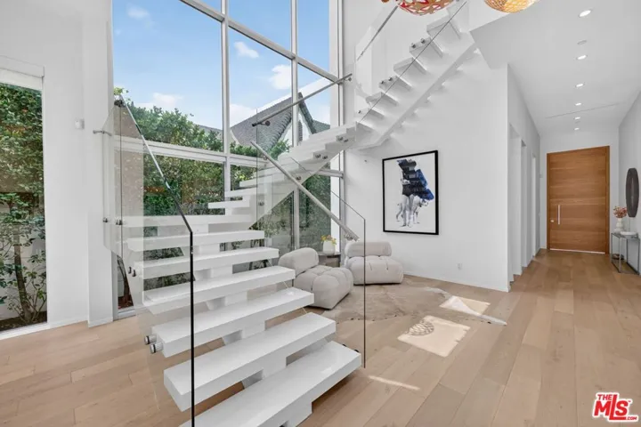 6356 W 5th Street, Los Angeles, California 90048
