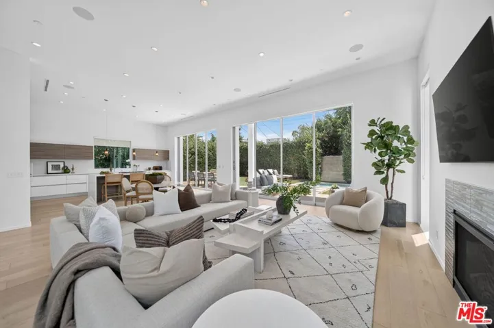 6356 W 5th Street, Los Angeles, California 90048