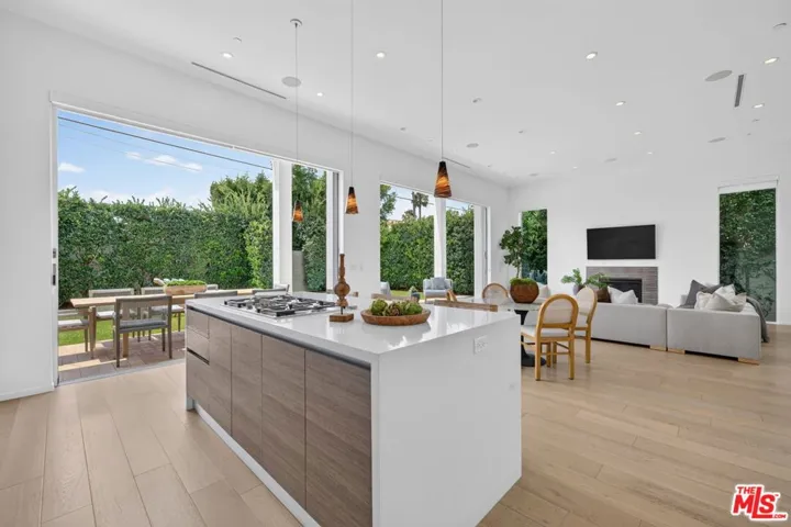 6356 W 5th Street, Los Angeles, California 90048