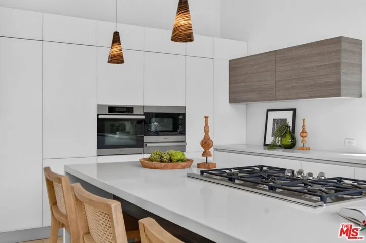 6356 W 5th Street, Los Angeles, California 90048
