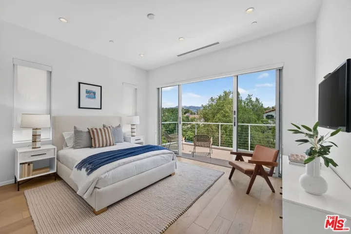 6356 W 5th Street, Los Angeles, California 90048
