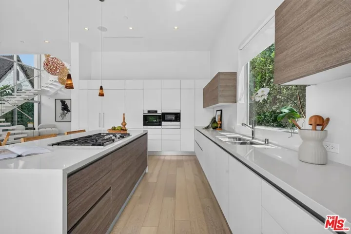 6356 W 5th Street, Los Angeles, California 90048