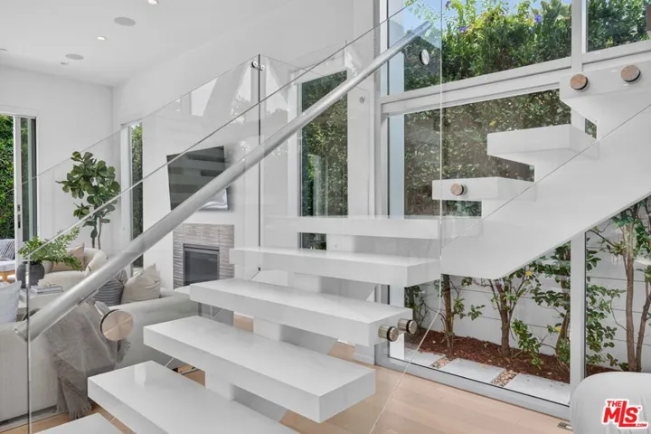 6356 W 5th Street, Los Angeles, California 90048