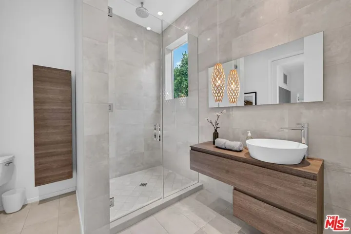 6356 W 5th Street, Los Angeles, California 90048