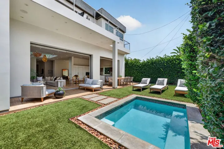 6356 W 5th Street, Los Angeles, California 90048