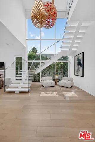 6356 W 5th Street, Los Angeles, California 90048