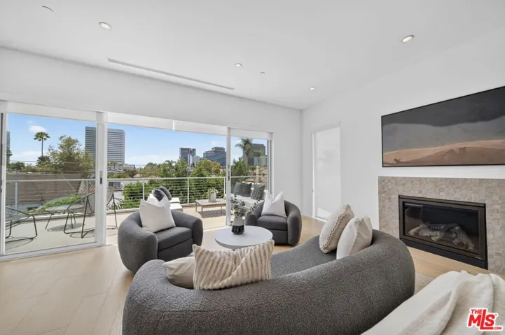 6356 W 5th Street, Los Angeles, California 90048