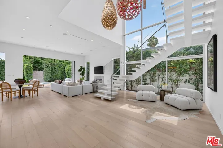 6356 W 5th Street, Los Angeles, California 90048