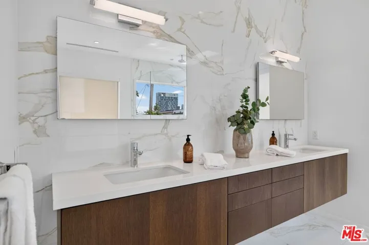 6356 W 5th Street, Los Angeles, California 90048