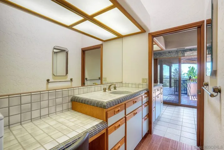 30458 Cool Valley Highlands Road, Valley Center, California 92082