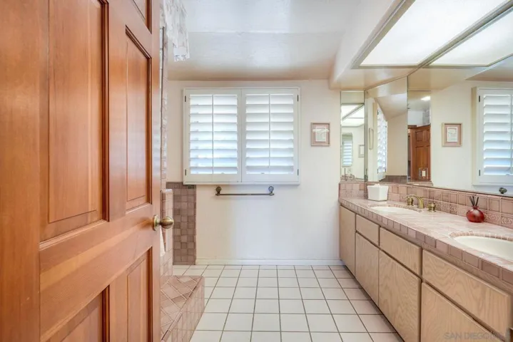 30458 Cool Valley Highlands Road, Valley Center, California 92082