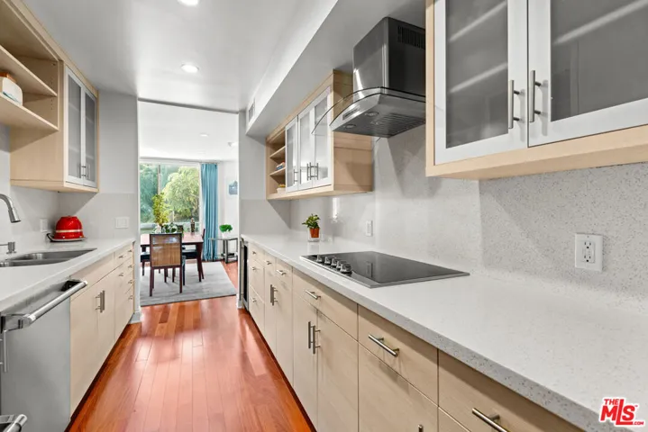 851 N Kings Road 102, West Hollywood, California 90069
