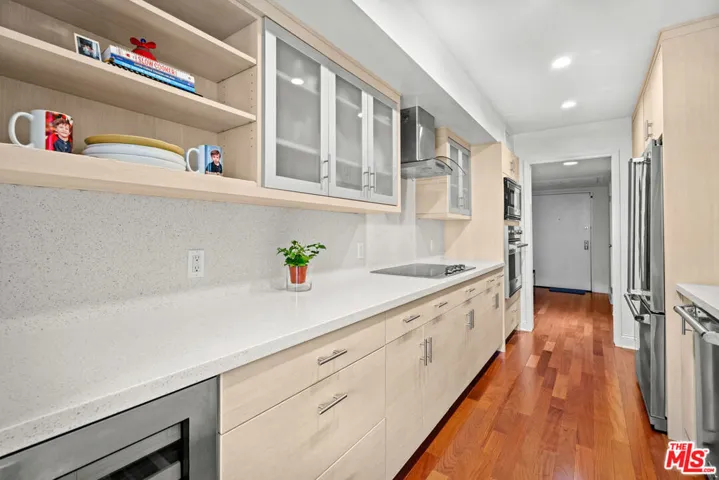 851 N Kings Road 102, West Hollywood, California 90069