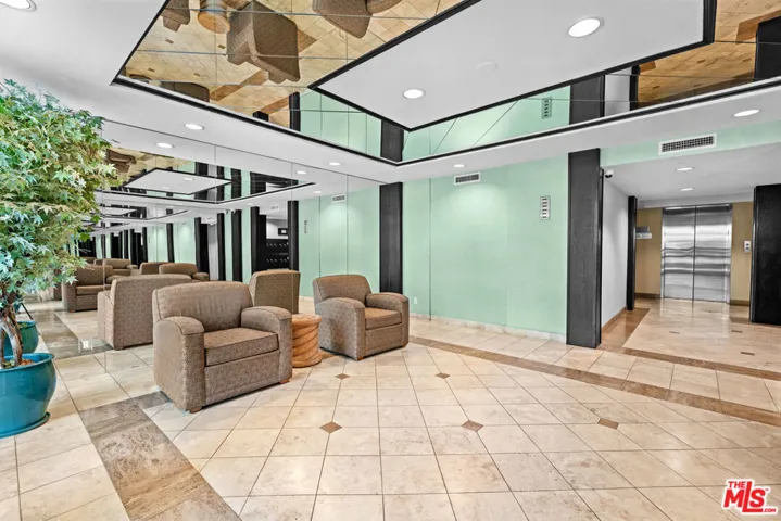 851 N Kings Road 102, West Hollywood, California 90069