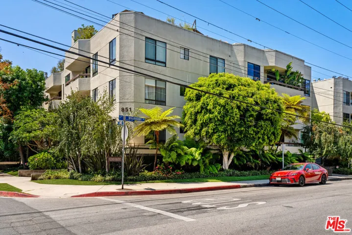 851 N Kings Road 102, West Hollywood, California 90069