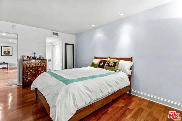851 N Kings Road 102, West Hollywood, California 90069