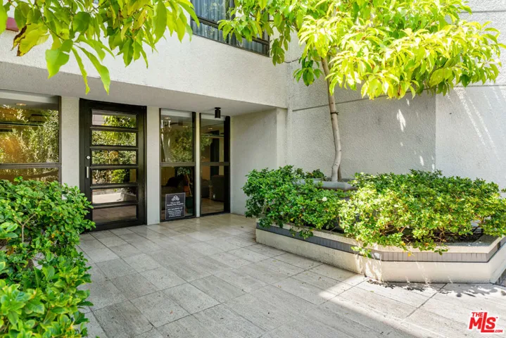 851 N Kings Road 102, West Hollywood, California 90069