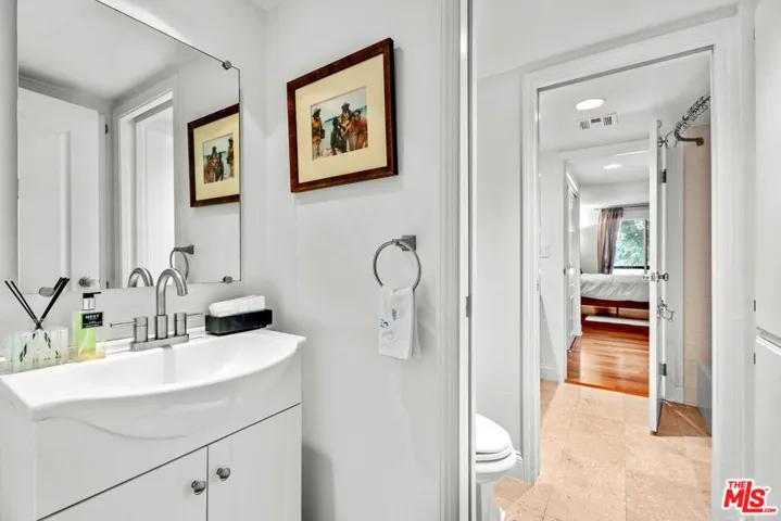 851 N Kings Road 102, West Hollywood, California 90069