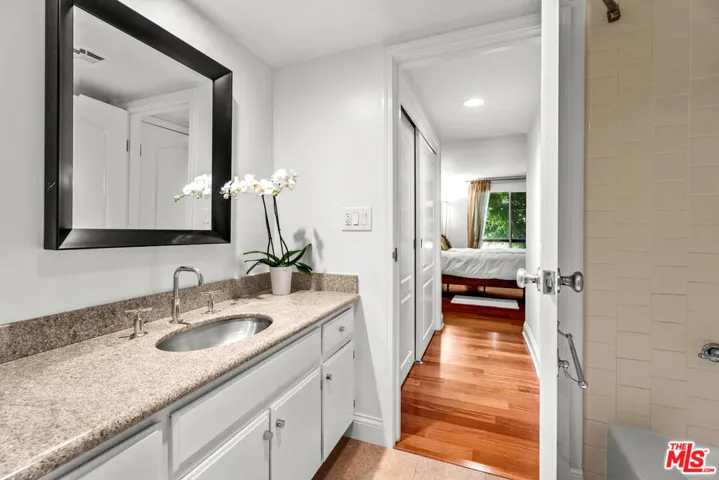 851 N Kings Road 102, West Hollywood, California 90069